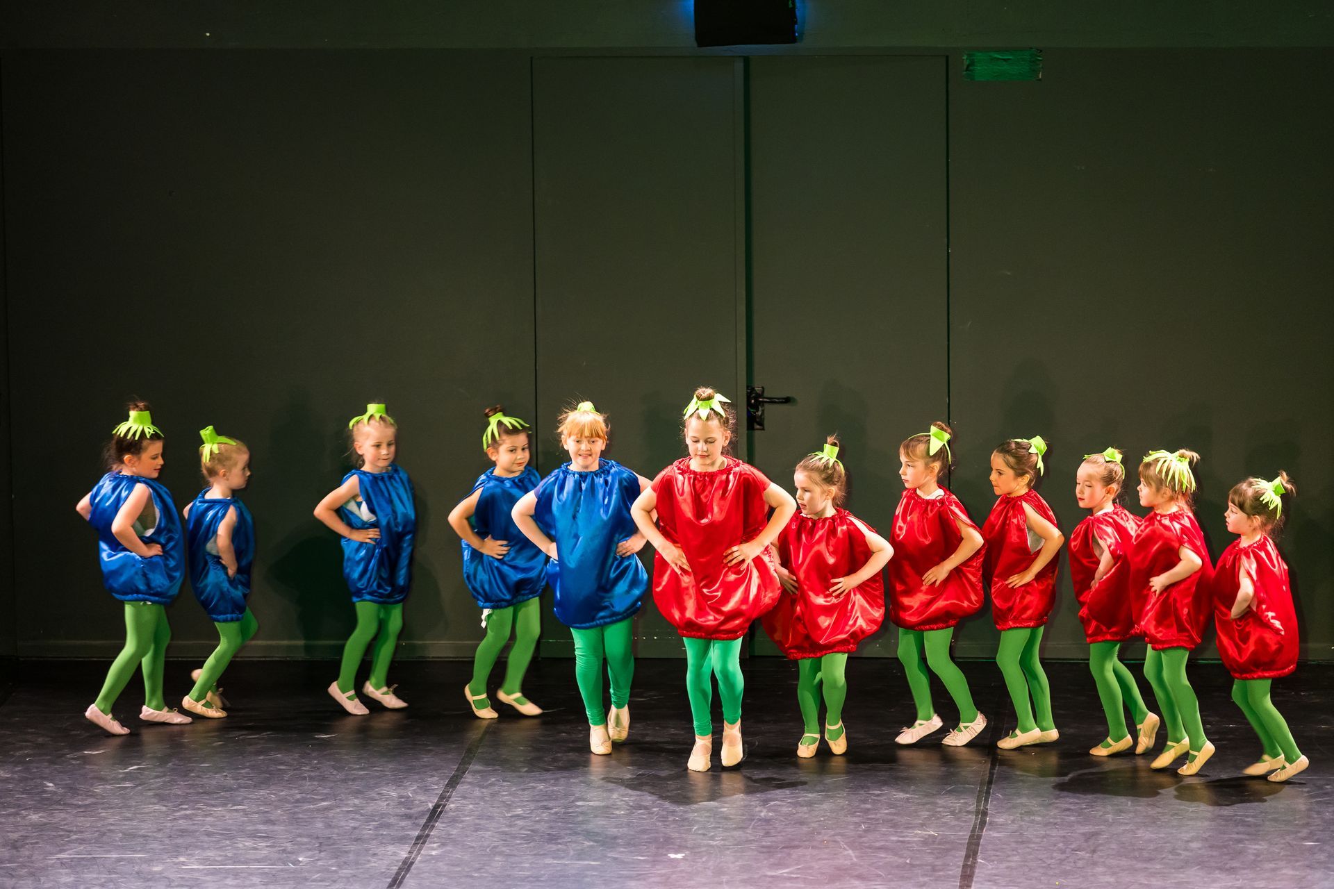 Aufführung der Kindertanz-Gruppe