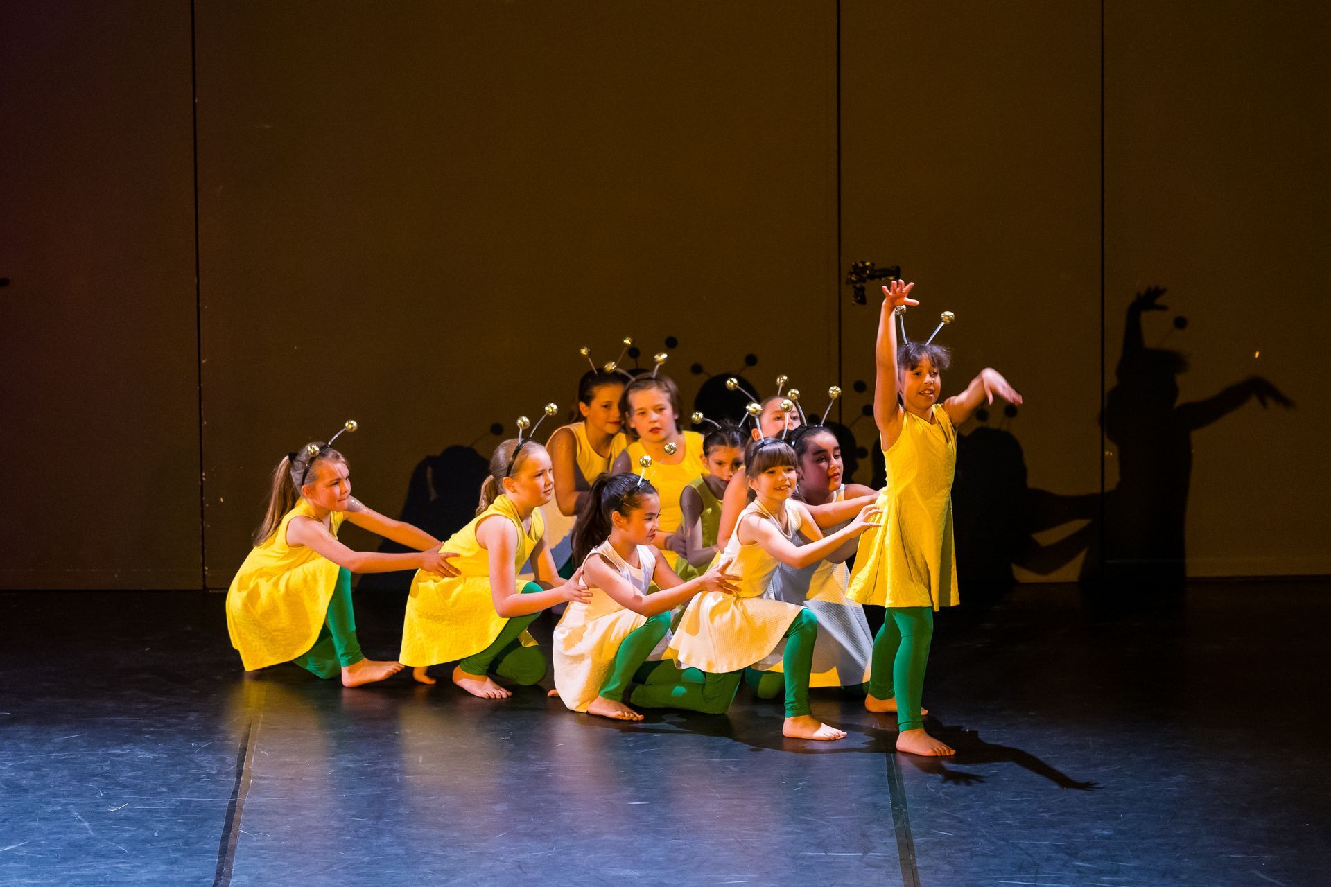 Kindertanzgruppe aus der Tanzschule im Hof