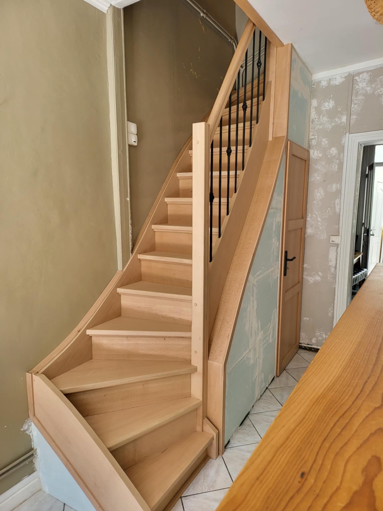 Escalier d'angle en bois