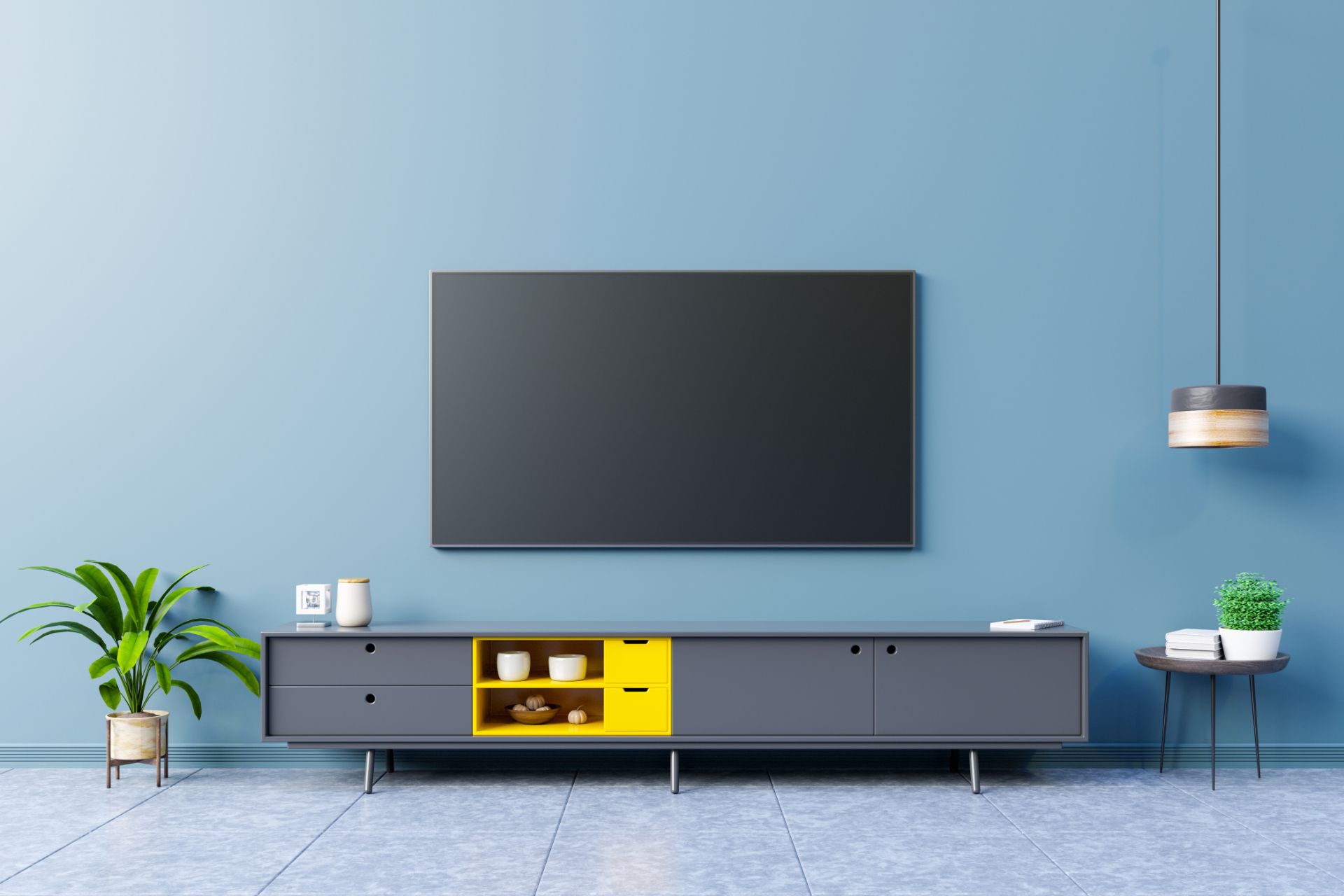 Wohnwand mit Fernseher an der Wand befestigt