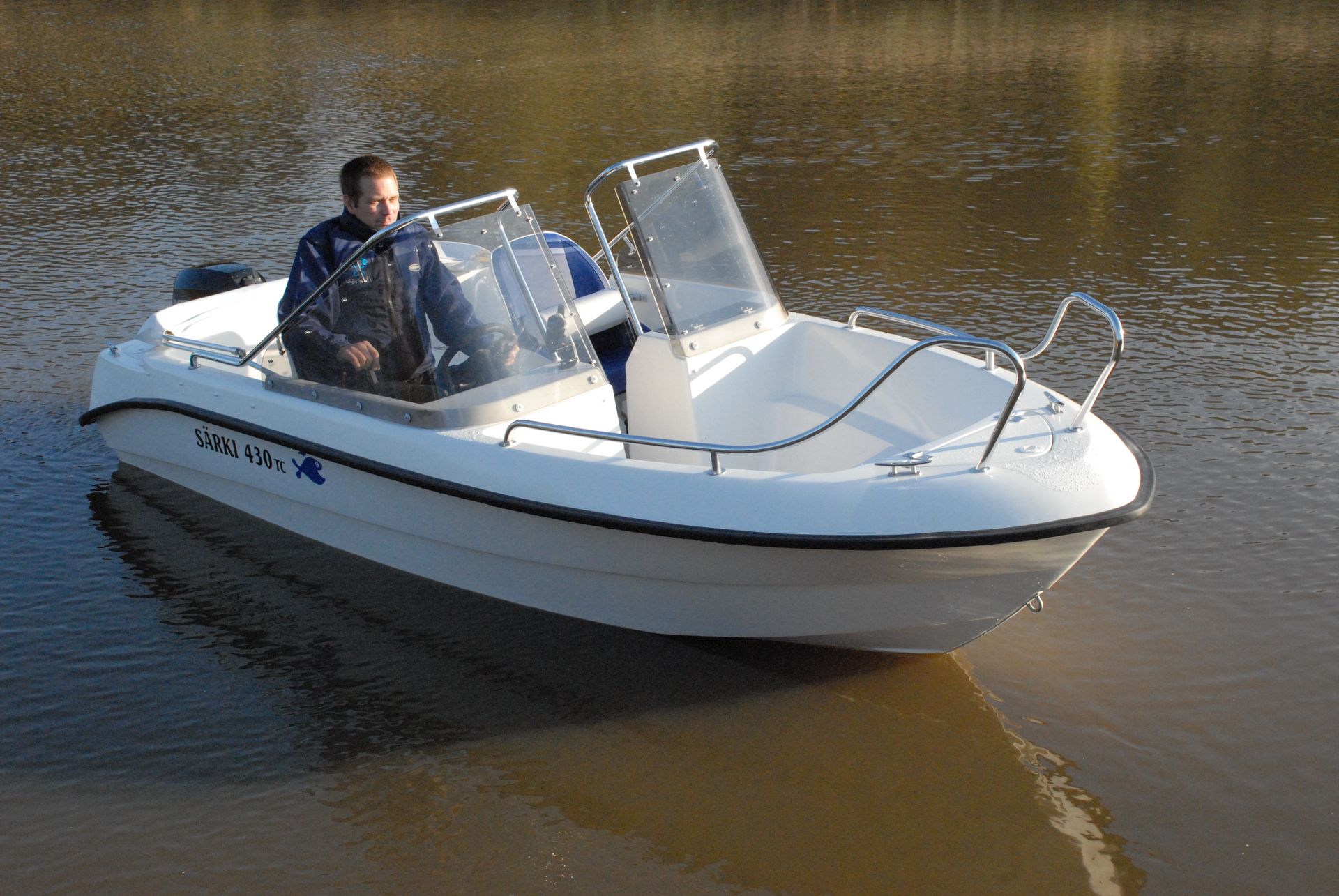 SÄRKI 430 TC - Tuplapulpettivene