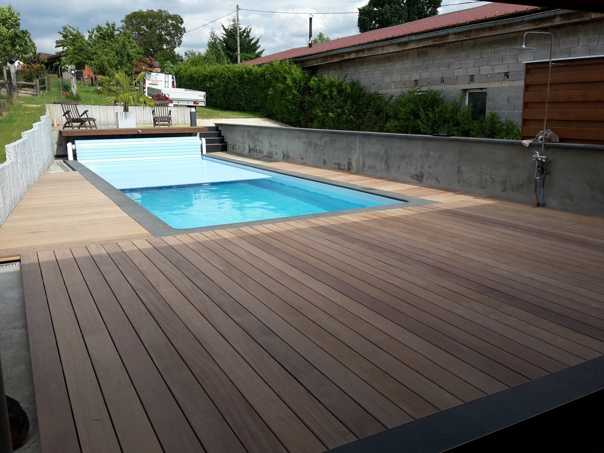 Aménagement bord de la piscine