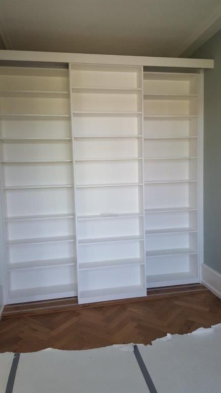 Verschiebbares Bücherregal
