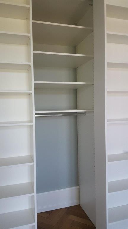 Verschiebbares Bücherregal