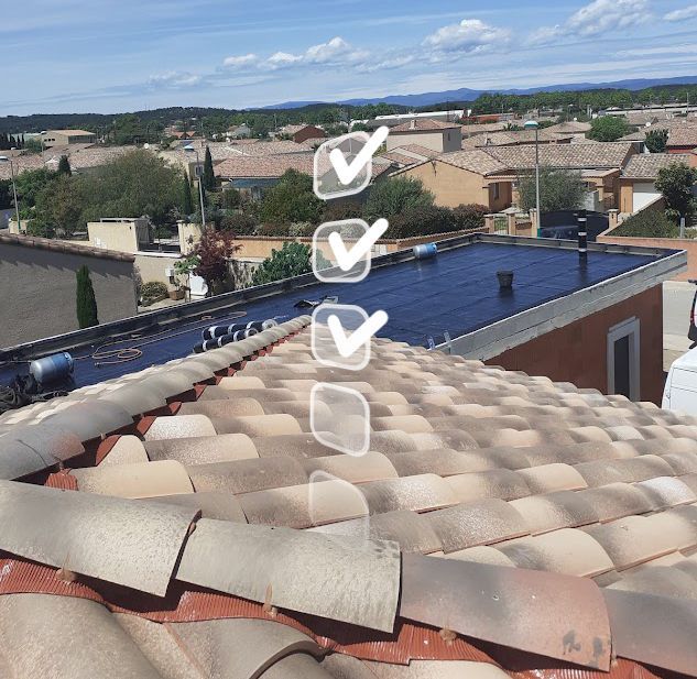 Un toit en tuile à Béziers et une liste de coches