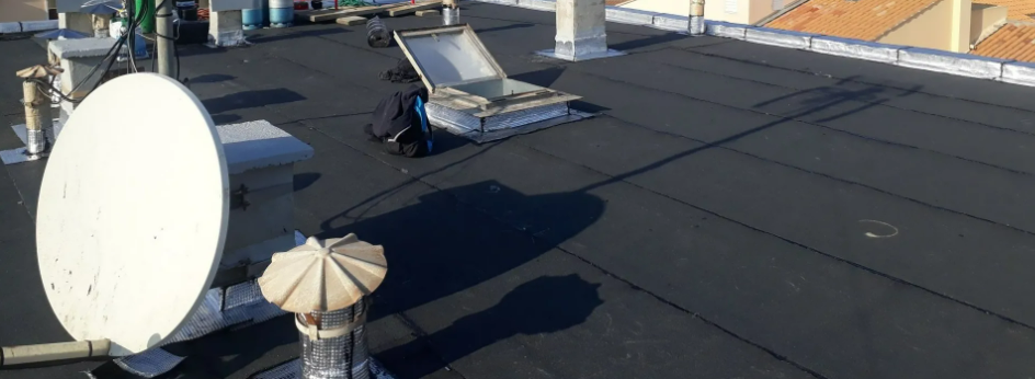 Un toit plat bitumé