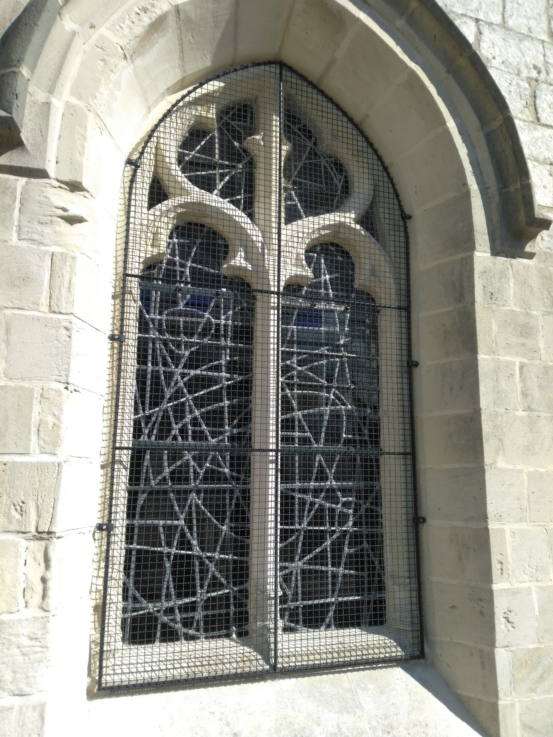 Protection vitraux adaptée