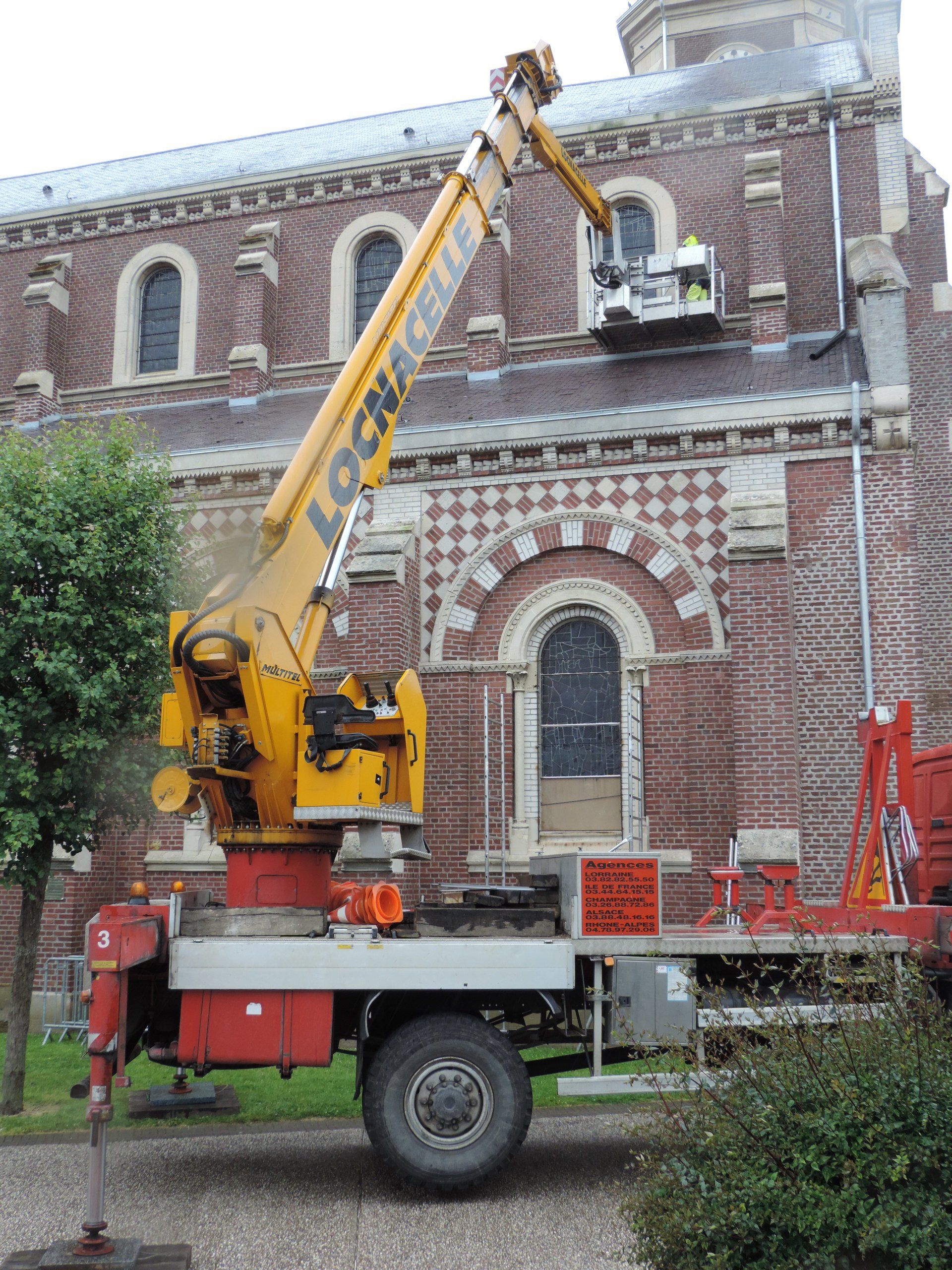 Restauration vitraux avec engin