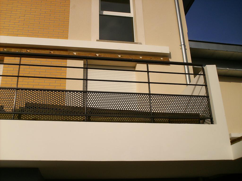 Garde-corps moderne ajouré