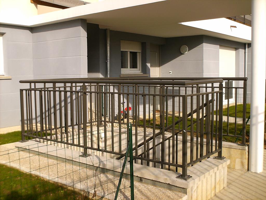 Rampe d'escalier en collectivité