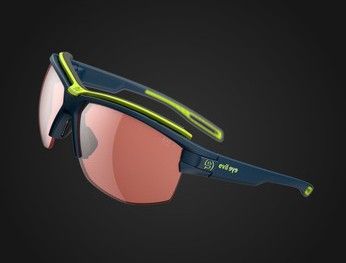 Dunkelblaue und limettengrüne Fahrradsonnenbrille mit orange getönten Gläsern.