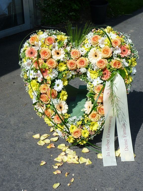 TrauerscTrauerschmuck - Klara's Bluemehüsli - Sempach Stationhmuck - Klara's Bluemehüsli - Sempach Station