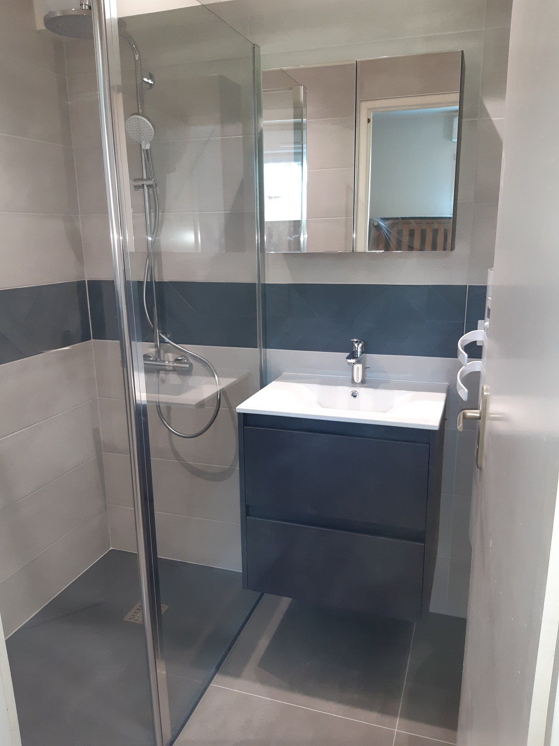 Meuble avec une vasque