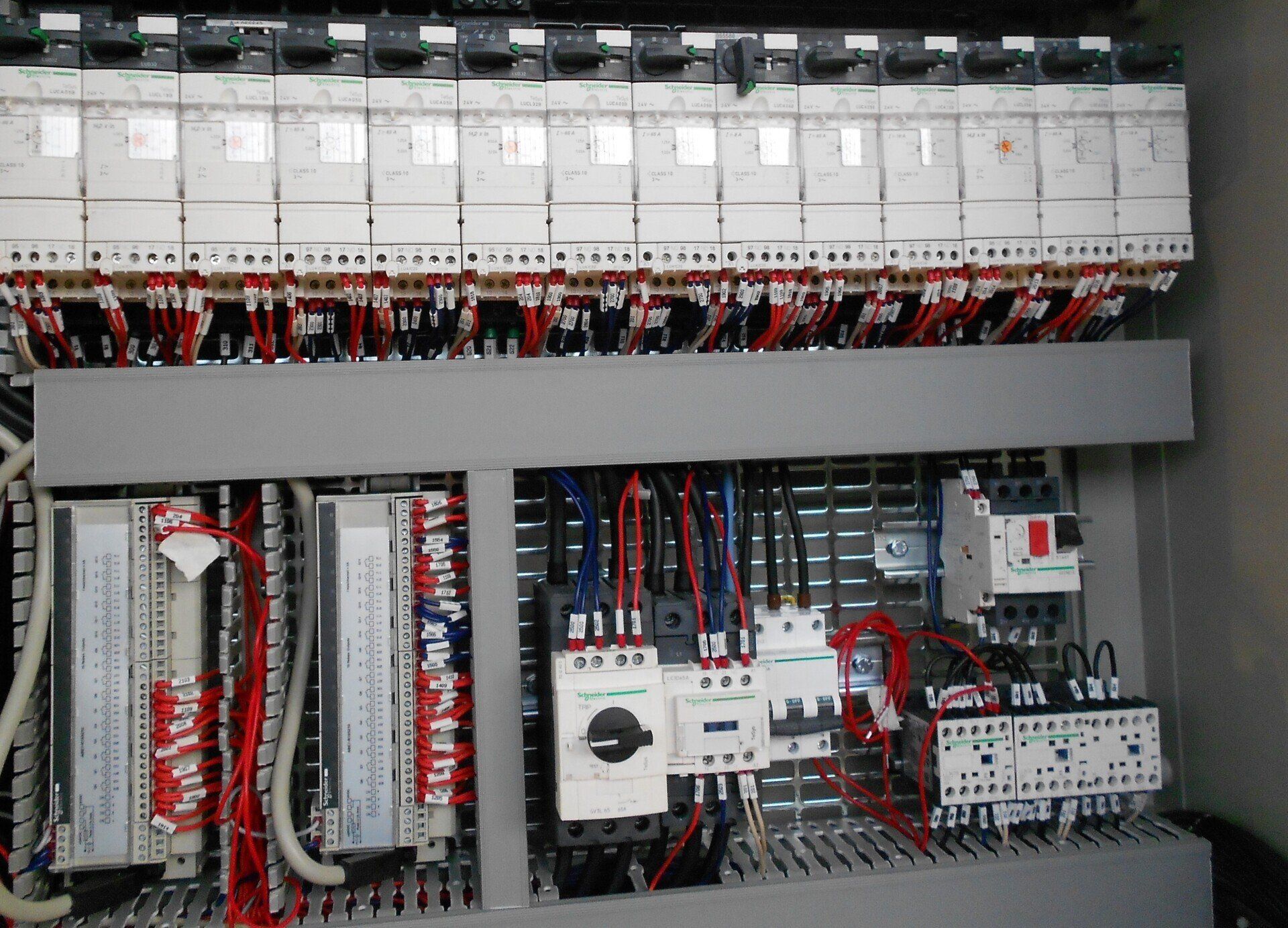 Tableau électrique ouvert