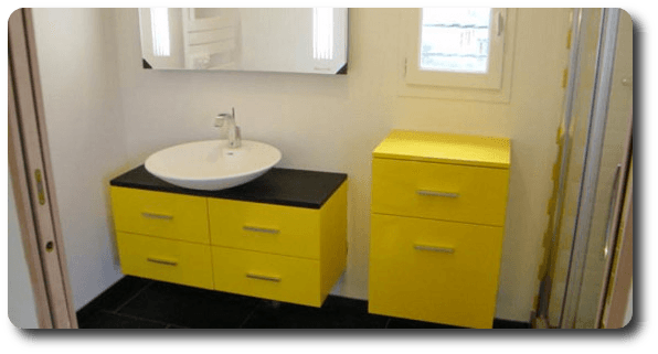 Meuble de salle de bains jaune
