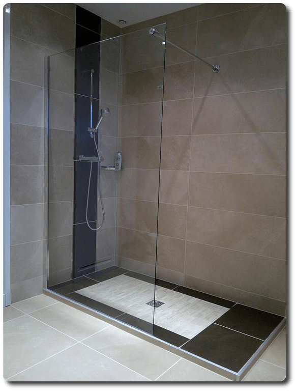 Douche à l'italienne beige, grise et blanche