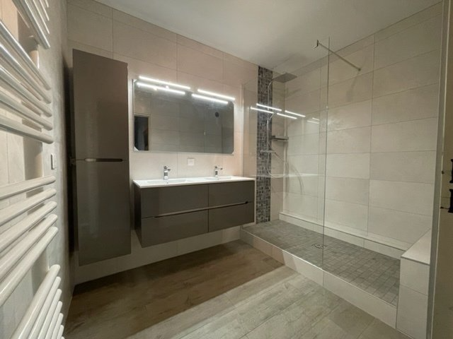 Meubles de salle de bains marron