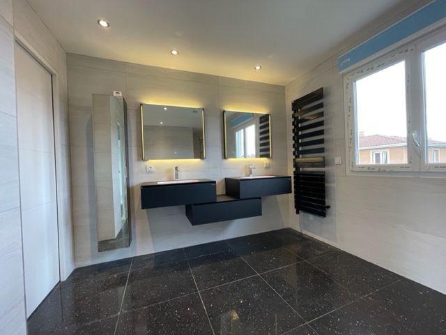 Vasque originale avec trois blocs noirs