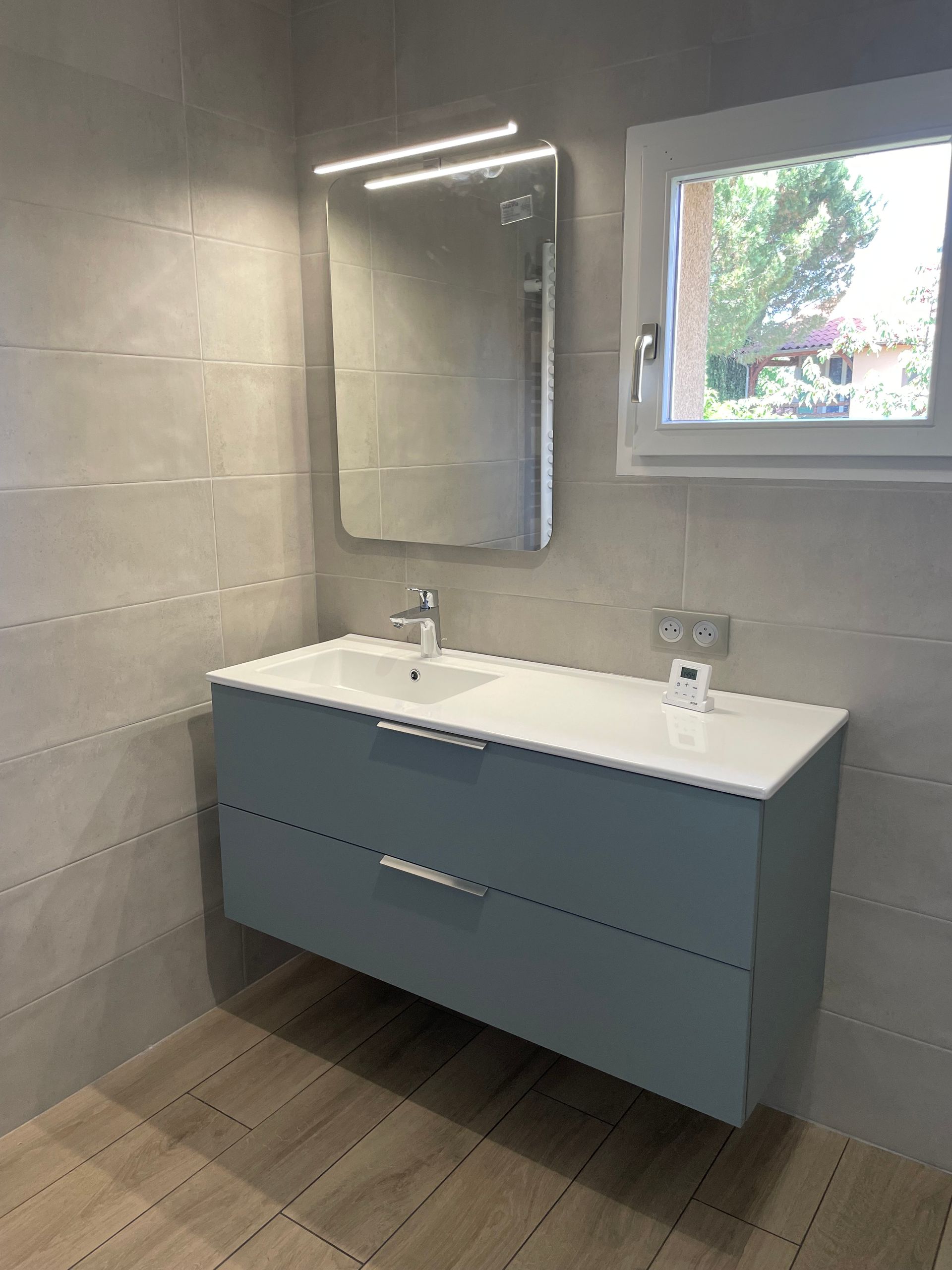 Meuble vasque gris bleuté