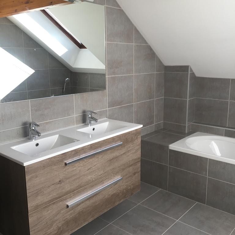 Salle de bains mansardée