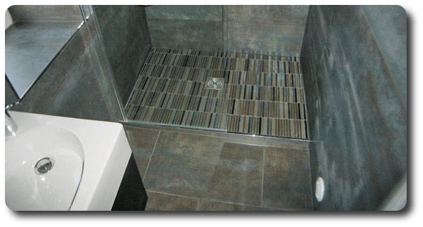 Douche à l'italienne avec effet ardoise