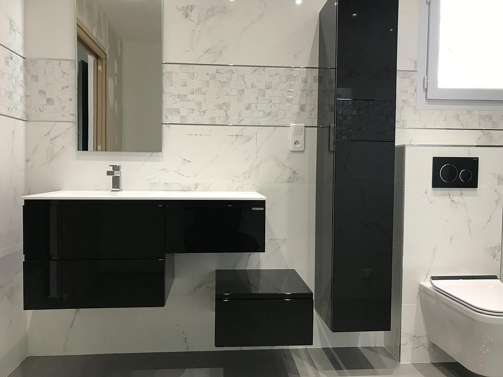 Meubles de salle de bains noirs