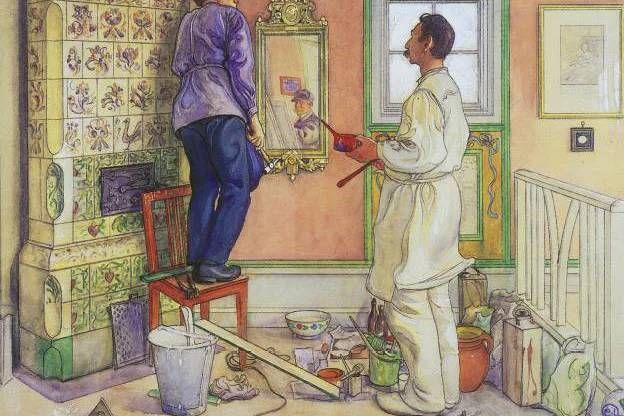 Zwei Männer putzen ein Zimmer. Einer steht auf einem Stuhl und schaut in einen Spiegel, der andere hält einen Staubwedel.