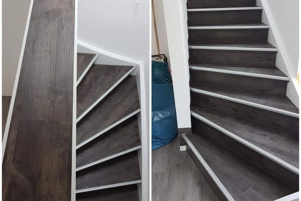 Dunkelgraue Holztreppe mit weißen Zierleisten.