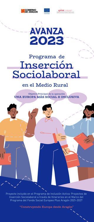Un grupo de personas paradas una al lado de la otra sosteniendo libros y maletines.