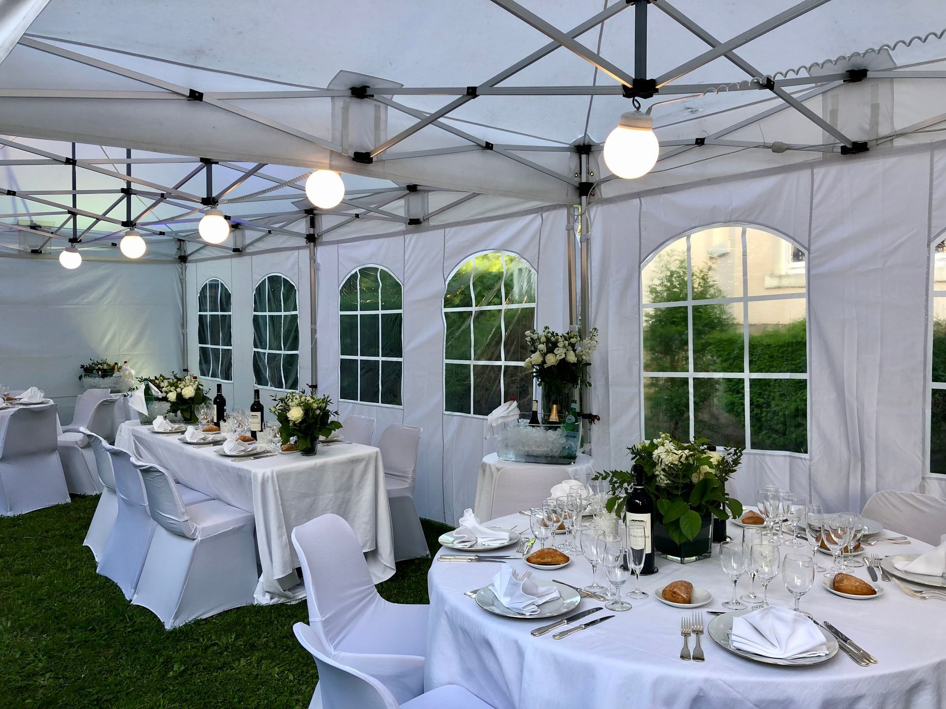 Tables de réception pour un mariage