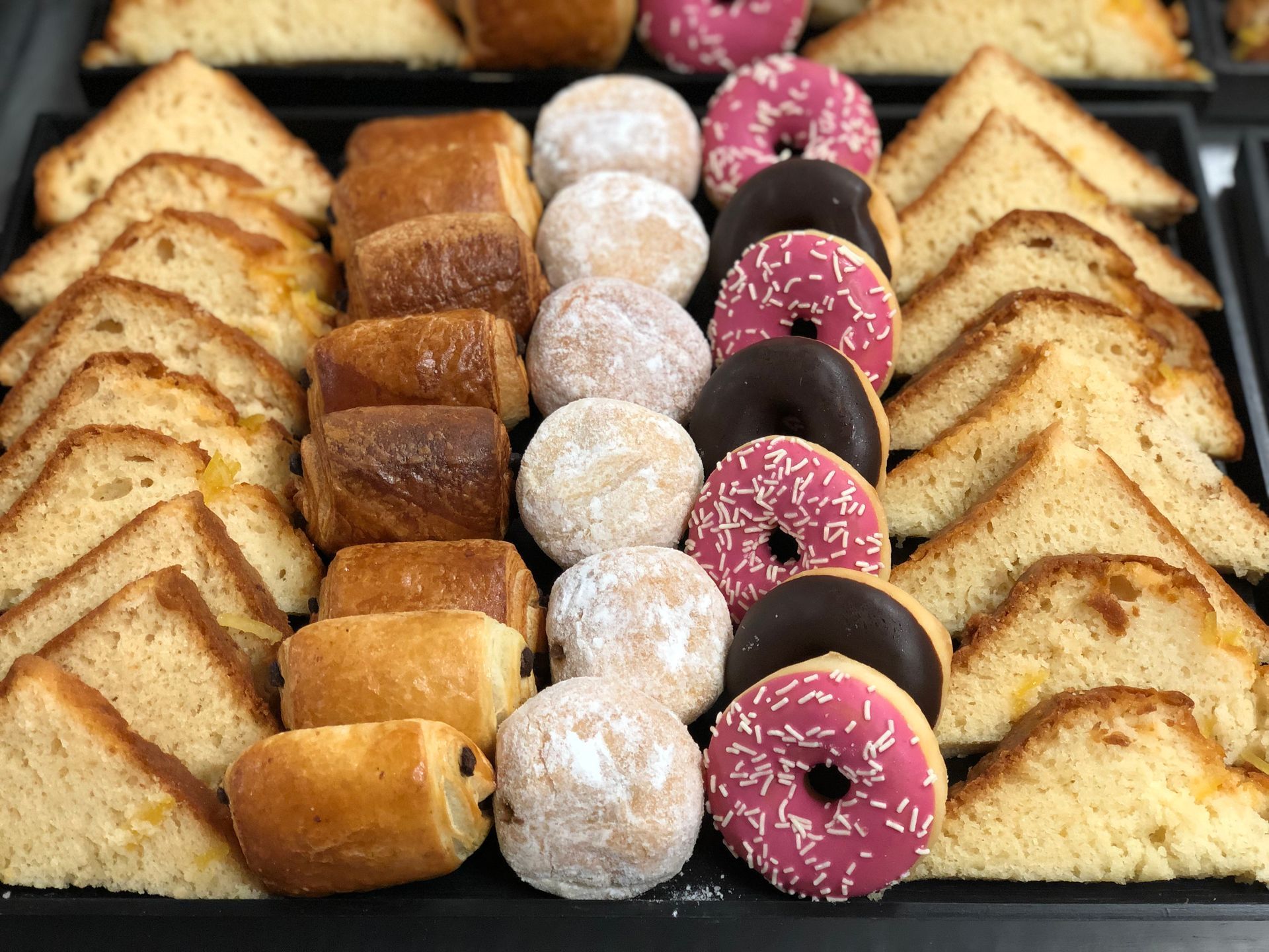 Des croissants, des chocolatines et des donuts