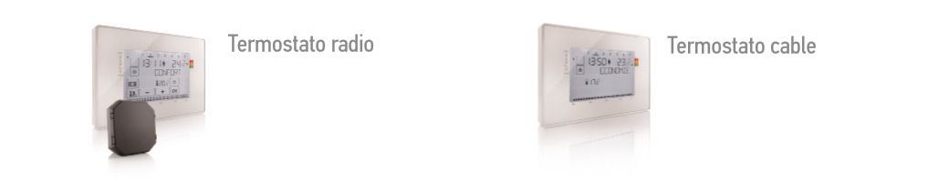 Dos termostatos rectangulares montados en la pared