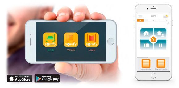 Una mano sostiene un teléfono 