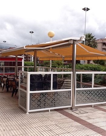 Un patio comedor al aire libre
