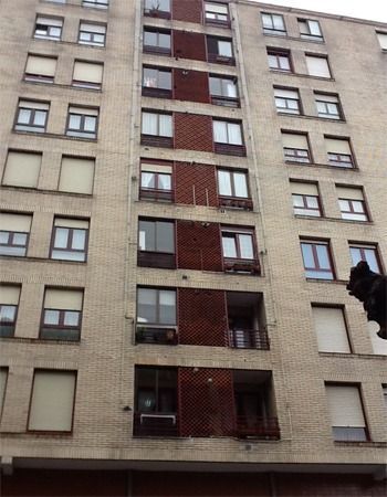 Un edificio de apartamentos 