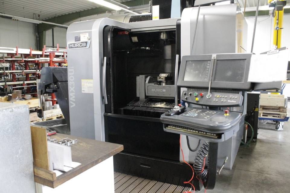 H&P CNC-Fertigung oHG Arbeitsraum und Maschine