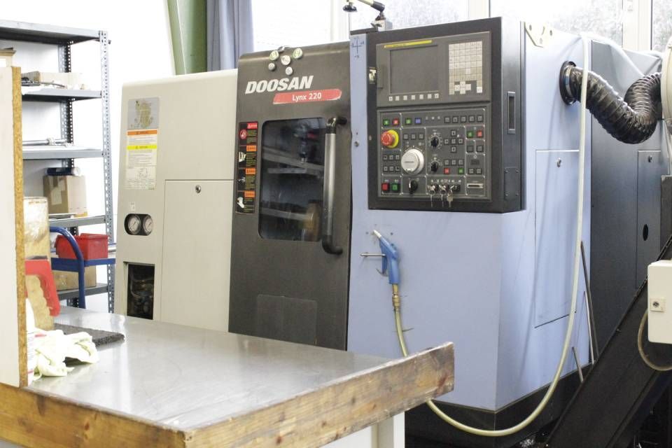 H&P CNC-Fertigung oHG Arbeitsraum und Maschine