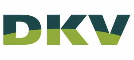 Un logotipo verde y azul de dkv sobre un fondo blanco.