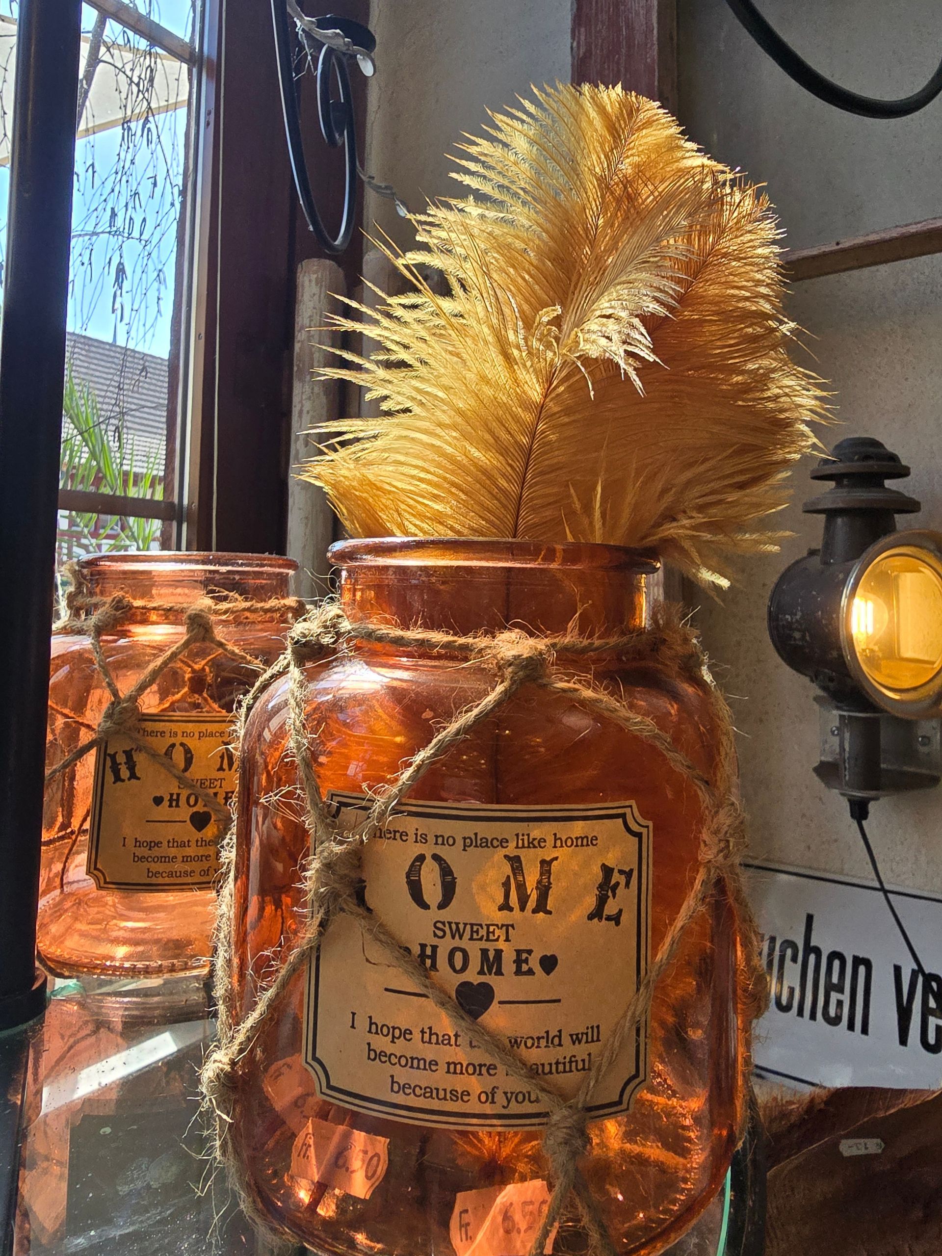 Ein Glas mit einem Etikett mit der Aufschrift „Sweet Home“