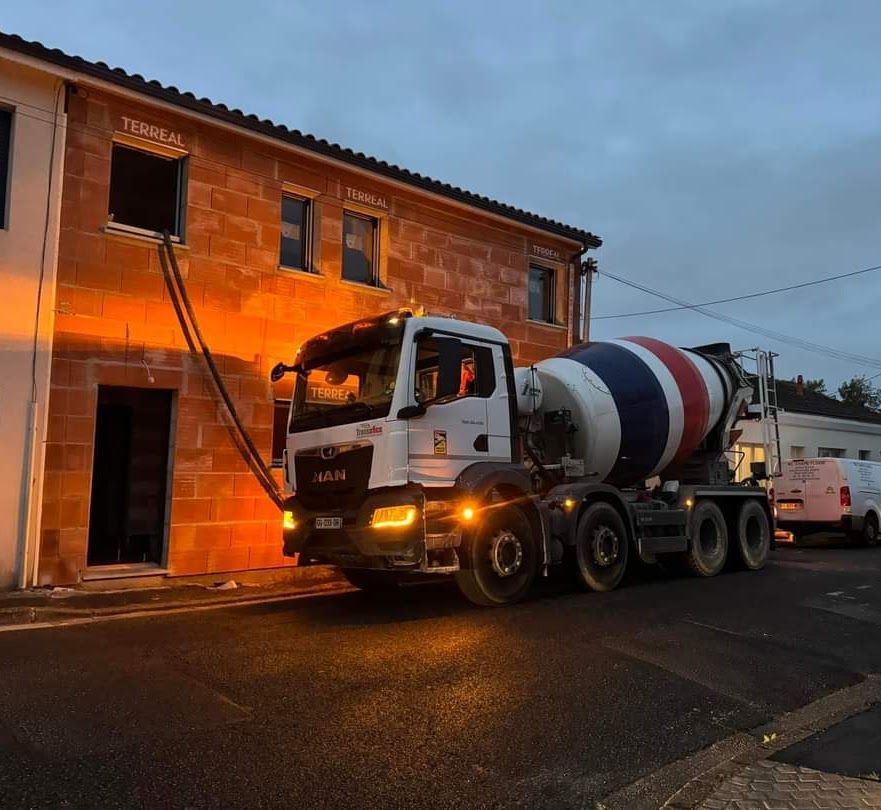 Livraison du ciment pour la chape