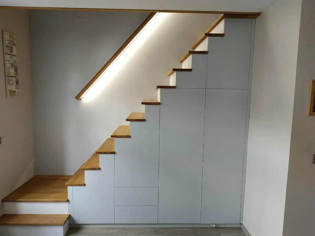 Escalier avec rangement