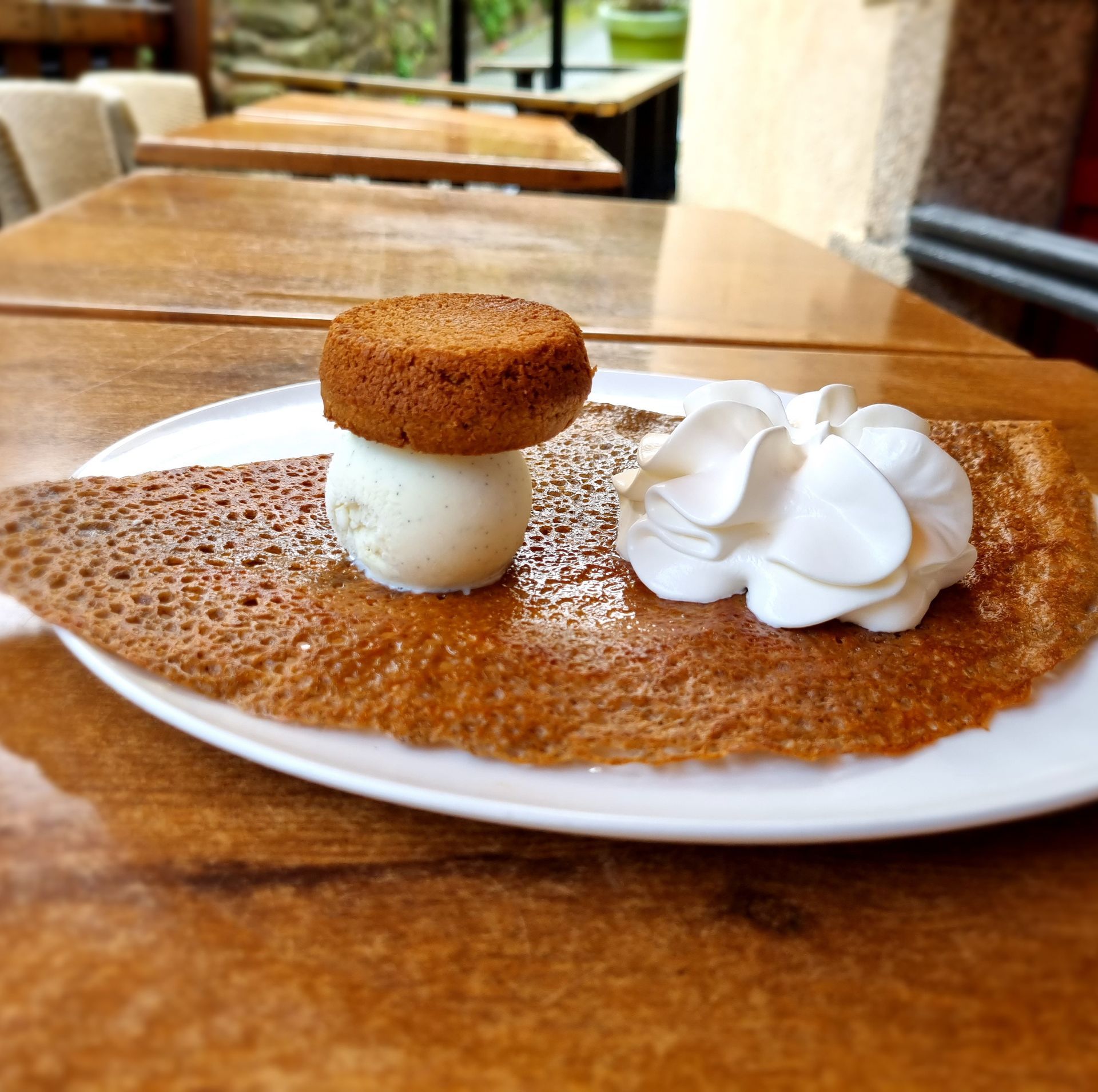 Crêpe sucrée avec palet breton