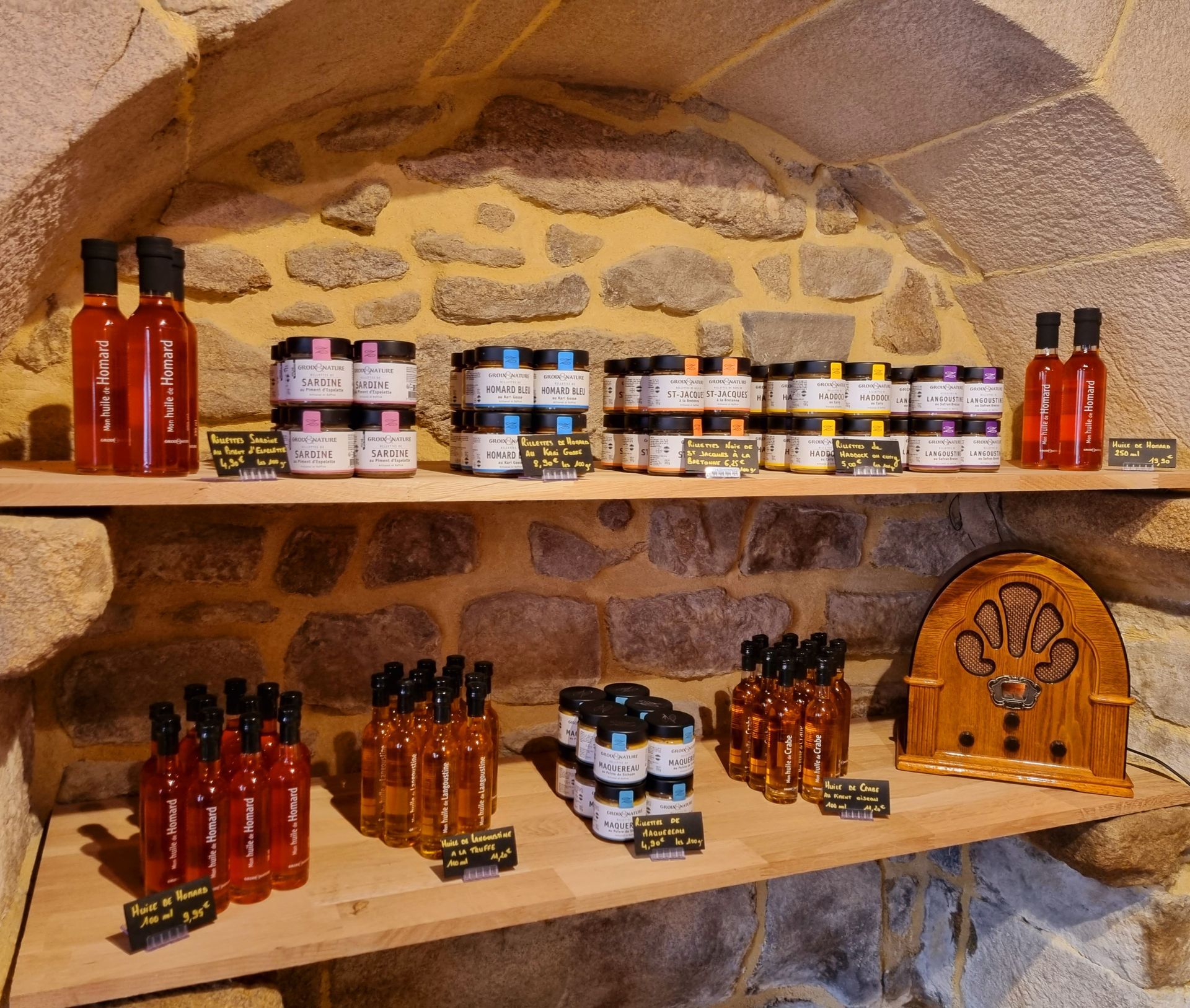 Étagères de produits de la boutique