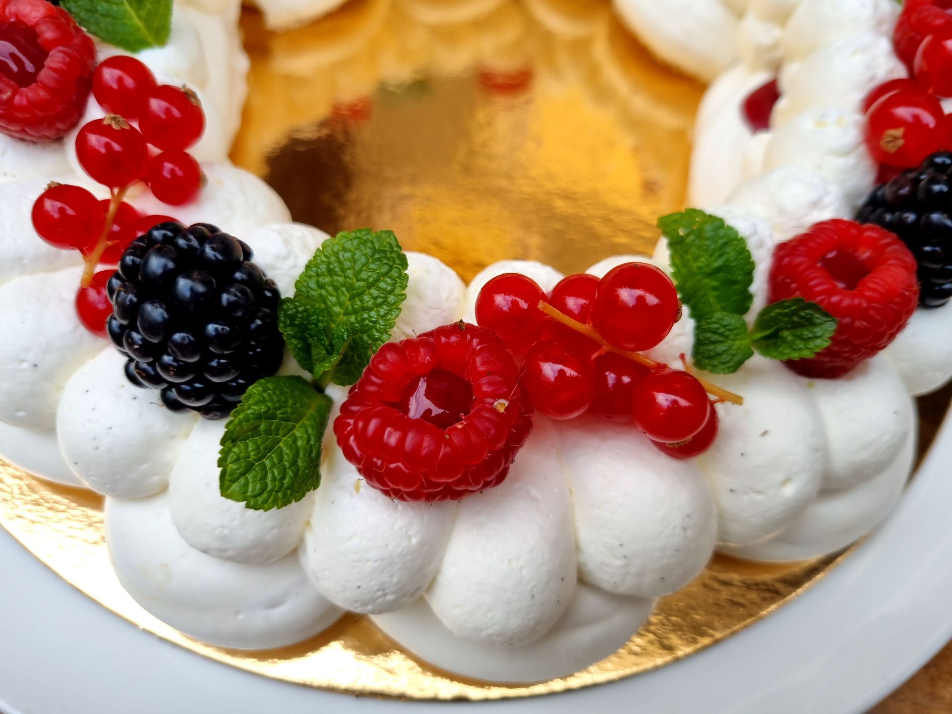 Gâteau avec fruits rouges
