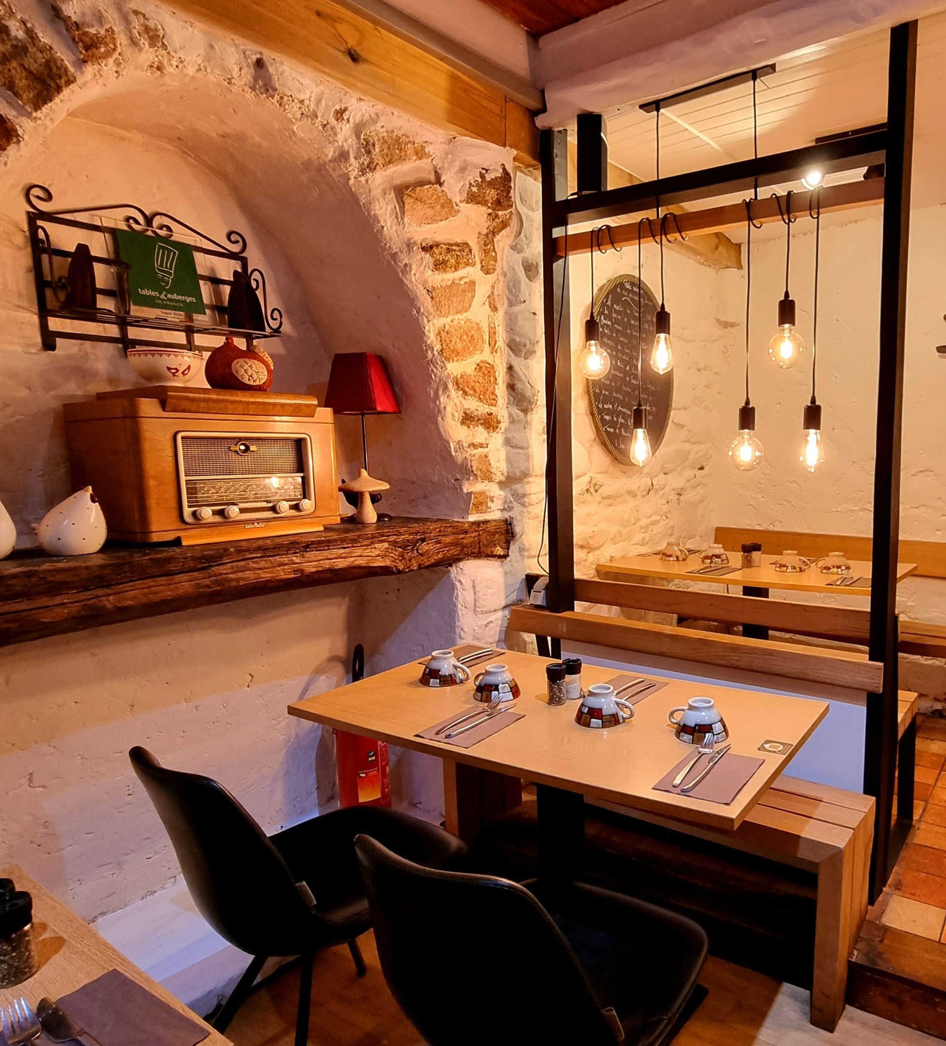 Tables de restaurant avec décoration