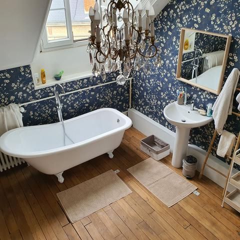 Salle de bains tapisserie