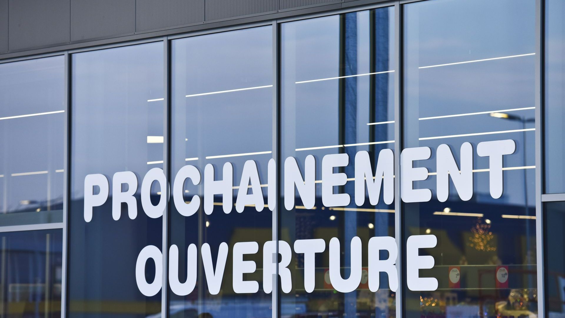 Adhésif d’annonce d’ouverture sur vitrine