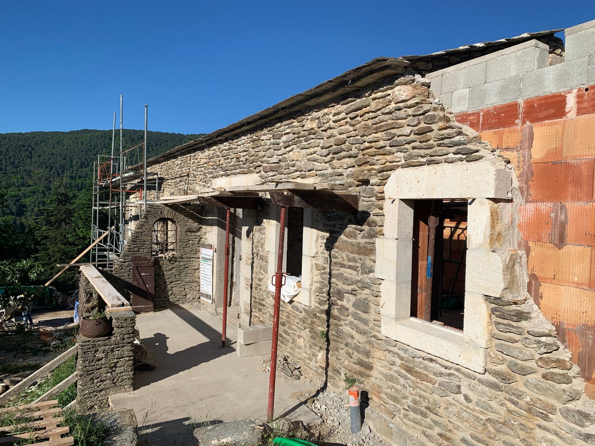 Terrasse avec des pavés gris