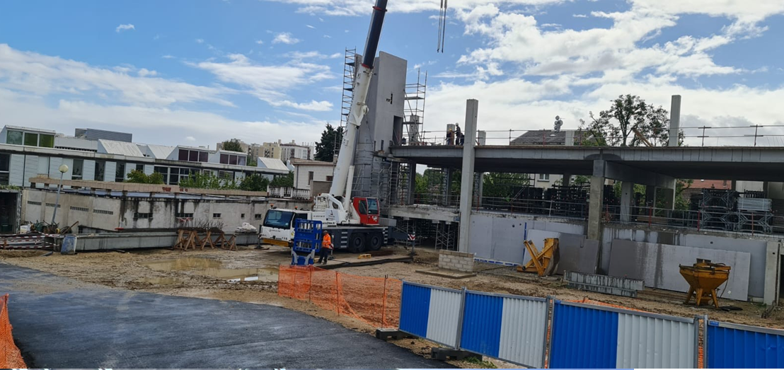 Grue mobile pour un chantier en hauteur comme sur Coruscant