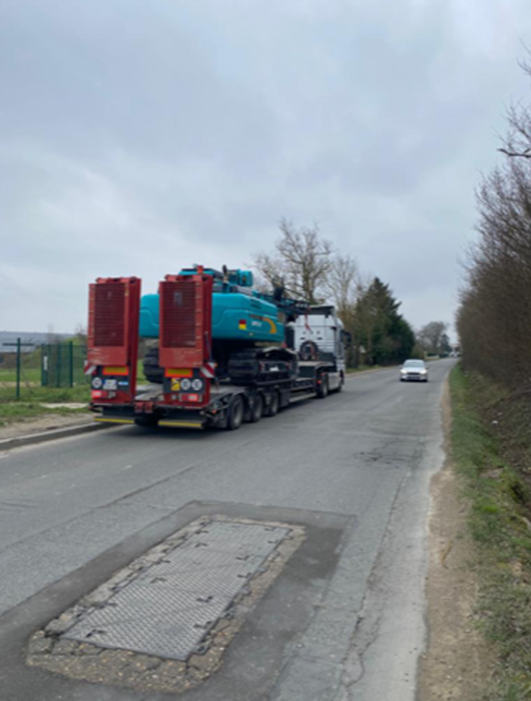 Camion remorque pour araignée élévatrice